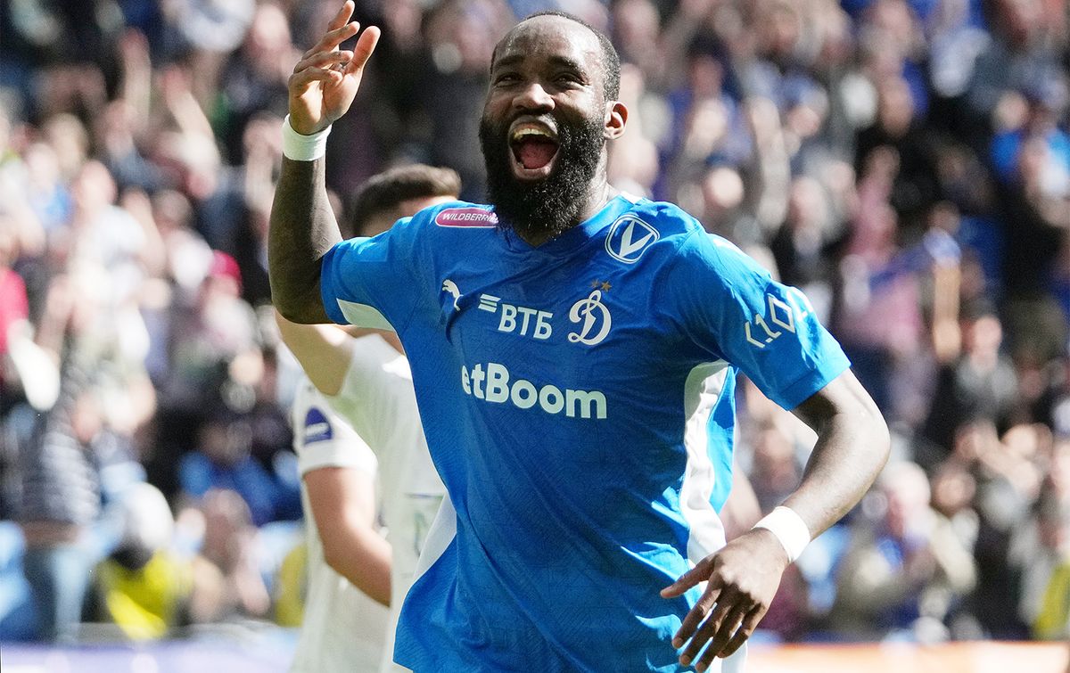 Нгамале — о периоде работы Карпина в «Динамо»: «Он ни с кем не разговаривал»