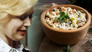 На Новый год легендарная актриса СССР готовила уникальный оливье: она добавляла туда необычный ингредиент 