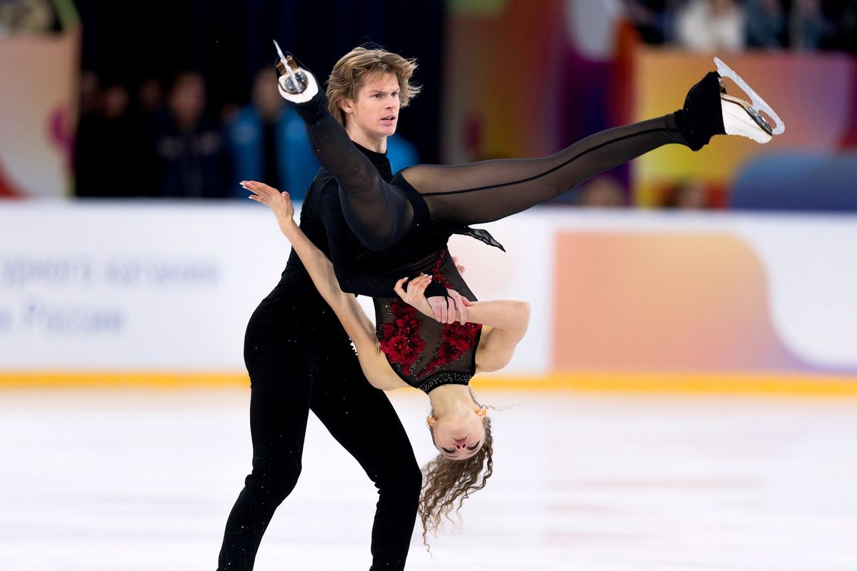 Губки бантиком Щербаковой, синие очки Косторной, Трусова в будоражащем топе. Воссоединение великого трио ТЩК: Фото