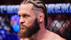 Шанс всей жизни упущен: Физиев мог влететь в борьбу за пояс UFC, но сам выбыл с боя против легенды