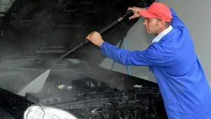 Под капотом тоже весна: как помыть двигатель и не попасть на эвакуатор