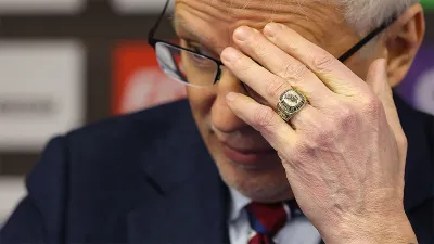 Игорь Ларионов