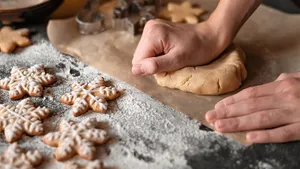 Когда нет новогоднего настроения, всегда готовлю имбирное печенье: простой рецепт без заморочек