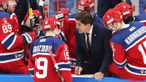 Команда Никитина почувствовала запах крови и не отдаст серию. Прогноз на 5-й матч плей-офф КХЛ «Авангард» — ЦСКА