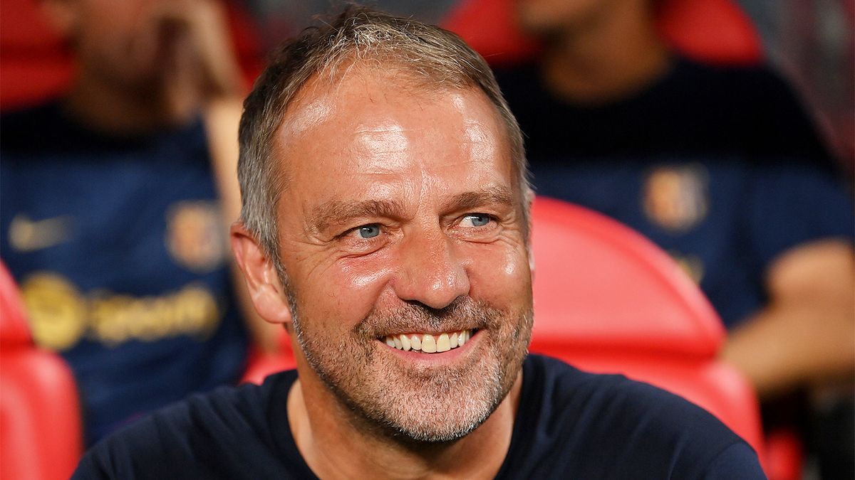 Флик догнал и крепко обнял Симеоне в подтрибунном помещении после матча «Барселона» — «Атлетико»