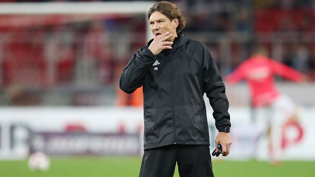 «Челябинск» продлил контракт с главным тренером Романом Пилипчуком