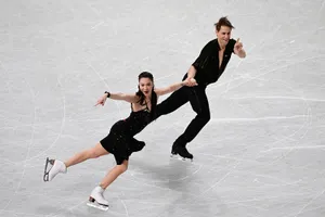 Суперзвезду фигурки не спасает фирменный вог — американцев ставят выше. Дикая интрига в финале Гран-при