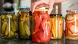 5 ошибок при консервации, из-за которых заготовки могут испортиться — многие хозяйки допускают их