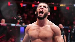 Чимаев и Топурия провалились — на очереди Махачев? Великого чемпиона UFC из России бросают под ирландского монстра