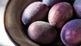 Мерцающие яйца на Пасху — тренд 2023 года: как покрасить яйца в вине