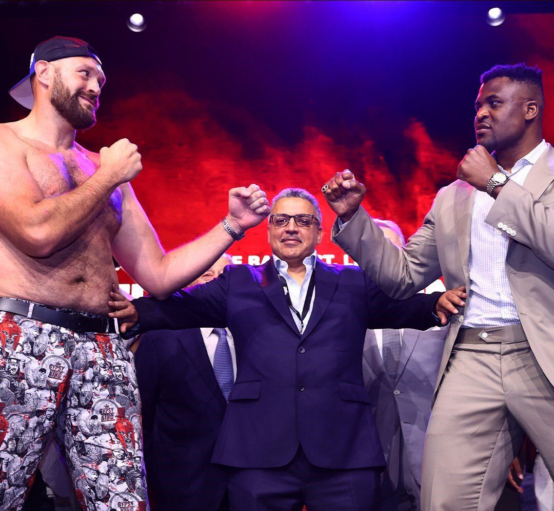 Нгану победит фьюри. Фрэнсис нганну тайсон фьюри бой. Тайсон фьюри нганну. Нгану победит фьюри. Нгану победит фьюри.