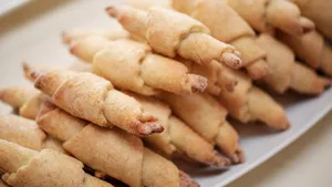 Готовим популярное в СССР грузинское печенье: нашли старый рецепт «Сигареток» из тончайшего теста