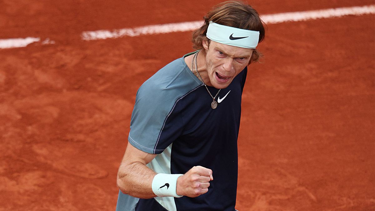 Рублев вышел в четвертьфинал турнира в Барселоне