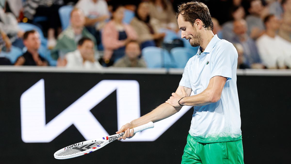 Медведев — о ситуации в Дубае: «Никто не знает, когда мы сможем вылететь»