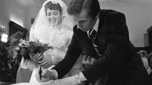 Как Ирина Роднина впервые вышла замуж: трансляция на Запад, курьез с бабушкой-фанаткой, фата на 5 метров
