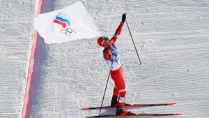 Большунов — первый русский чемпион Олимпиады в Пекине! Выиграл гонку с падением и минутным преимуществом