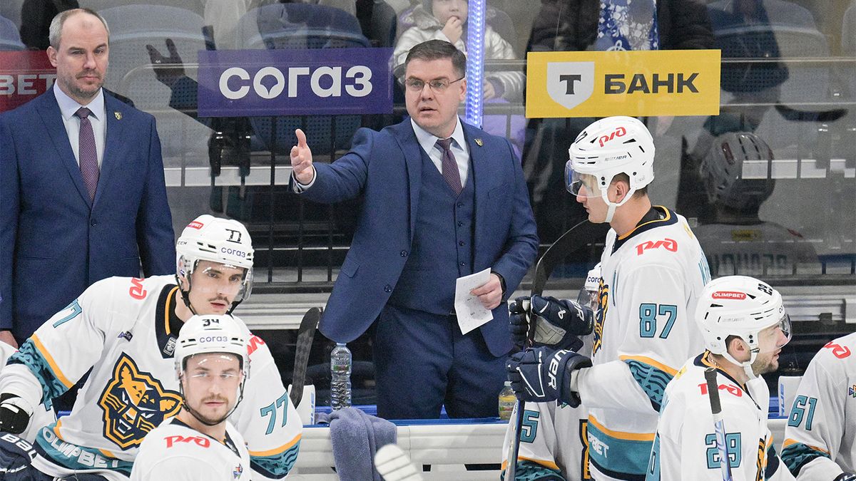 Матч КХЛ «Сочи» — ЦСКА прерван. Болельщиков эвакуировали с арены из-за угрозы атаки БПЛА