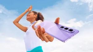 Ультратонкий Infinix HOT 50 Pro+ радикально подешевел до 11000: у него яркий OLED экран, чип Helio G100 и звук JBL