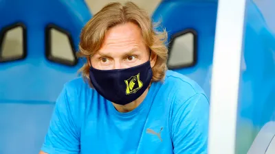 Валерий Карпин