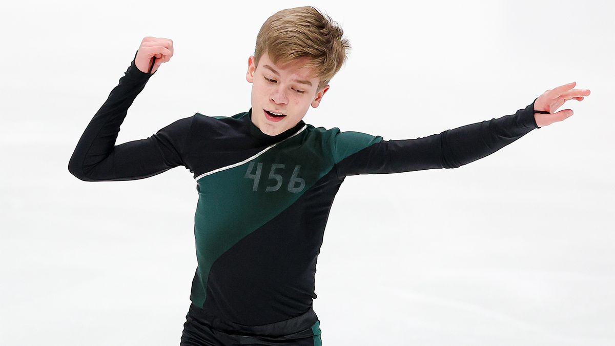 Лазарев лидирует после короткой программы на первенстве России среди юниоров