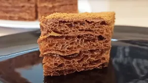 Этот вкуснейший торт в СССР считался улучшенной версией «Медовика». Как приготовить тот самый «Улей»