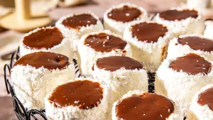 Этот десерт сербы назвали в честь России, а у нас про него и не слышали: как готовить «Русскую шапку»