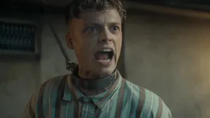 Посмотрела интригующий триллер «На цепи»: «Заводной апельсин» для зумеров