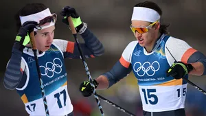Российские лыжники Коростелев и Непряева штурмуют подиум Олимпиады. Спринт на Играх-2026: live