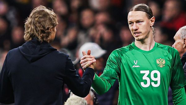 «Сафонов точно в «ПСЖ» играет?» Фанаты недовольны вратарем сборной России — он снова грубо ошибся