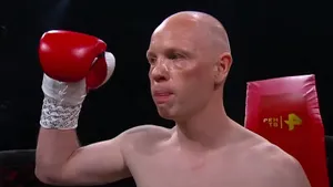 Двукратный олимпийский чемпион Тищенко c победы дебютировал в профессиональном боксе