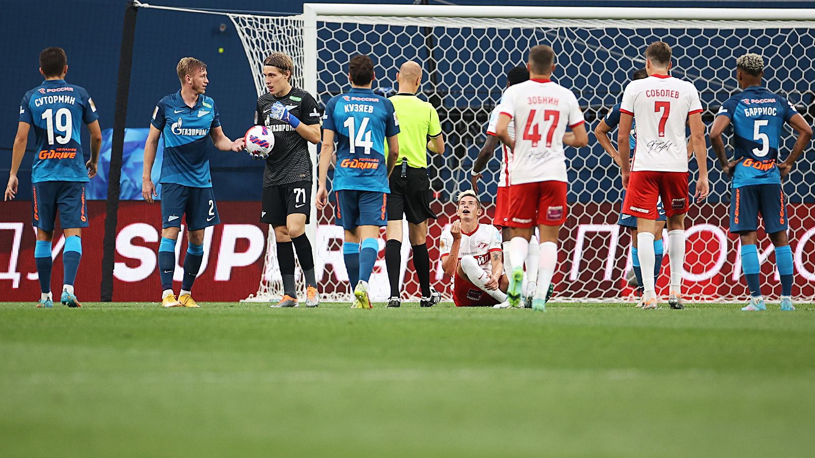 Кубок города тюмень футбол 2022 алиев. Духовщина футбол поле. Женский футбол. Ахмат. Цска динамо.