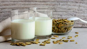 Выгоняет паразитов, защищает организм от инфекций: как приготовить и пить тыквенное молоко