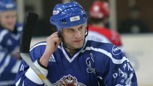 Не боялся американских головорезов, дал важный урок молодому Овечкину! История Бульина