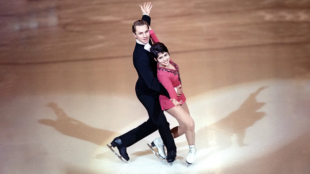 Ирина Александровнаны ұрып жатыр