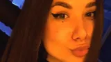 Красавица-танцовщица Лера показала себя без лифчика, широко открыла ротик и жадно высунула язычок: «Заигрываю»