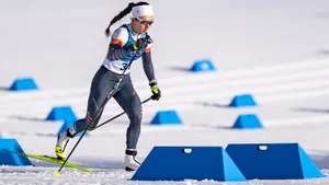 Live: последний шанс России на вторую медаль Олимпиады. Лыжница Непряева бежит марафон