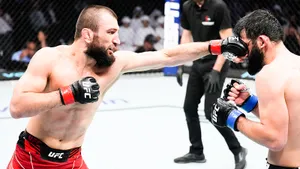 Брат Хабиба замучил земляка в UFC. Нурмагомедову пришлось бить дагестанца против своей воли