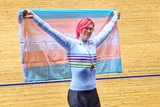 Велосипедистка-трансгендер защитила титул чемпионки мира по треку. Соперница не признала ее победу