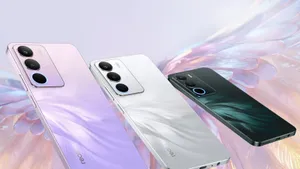 Хитовый бюджетник с ярким экраном сливают за 8400: realme C71 с режимом повербанка можно ронять и редко заряжать