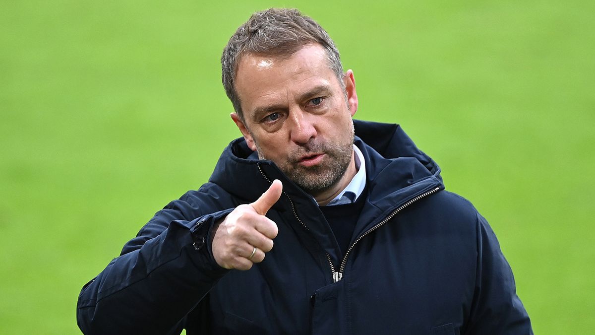 Лапорта: «Уверен, что Ханси Флик продлит контракт. Он буквально живет «Барселоной»