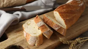 Готовлю багет за 5 минут: всего 4 ингредиента и никакой мороки с тестом