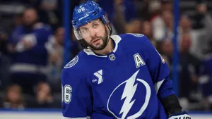 Этот русский в одиночку гонится за канадскими гениями! Кучерова в новом году не остановить