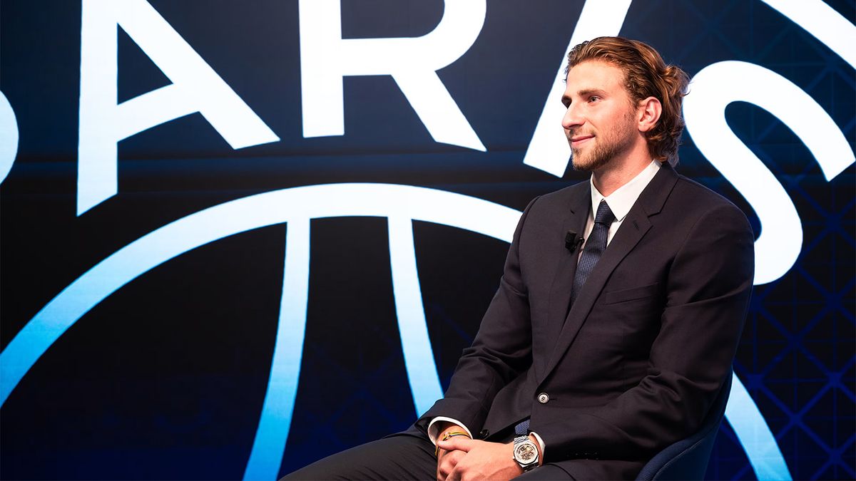 «Поясни сам или с тебя спросим мы». Украинские ультрас наехали на Забарного из-за рукопожатия с Сафоновым