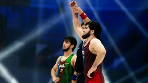 Россияне громят звезд из США, чемпионка из Японии показывает класс: в Москве прошло большое борцовское шоу PWL 10