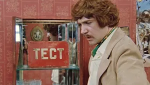 Тест по фильму «Иван Васильевич меняет профессию»: какой кадр без героев взят из культовой комедии?