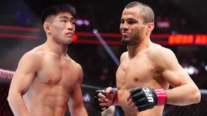 Брату Хабиба внезапно сменили соперника в UFC. Нурмагомедов проведет бой с главной звездой Китая