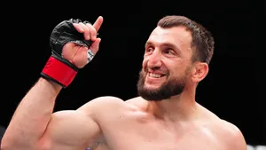 41-летний «Король кунг-фу» из Дагестана снова выдал нокаут-шедевр! Великий Салихов вырубил бразильца за 42 секунды