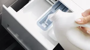 Оказывается, многие засыпают стиральный порошок не в тот отсек: каким и когда пользоваться