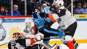 «Сибирь» обыграет лучший клуб регулярки, «Амур» продолжит биться за плей-офф. Экспресс на КХЛ