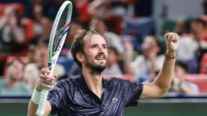 «Медведев вернулся?»: документальный фильм от проекта «Больше»‎ о тяжелом периоде в карьере Даниила Медведева